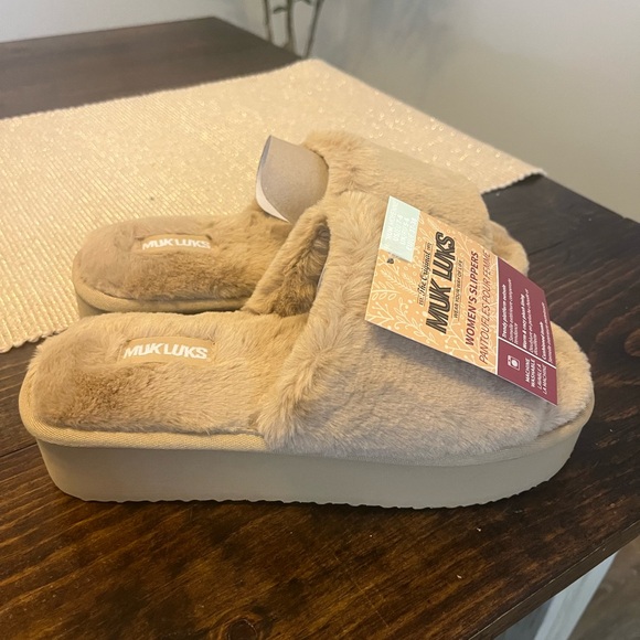 MUK LUKS platform slippers size 7-8 - Picture 4 of 4